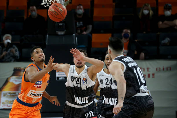 对她的预赛 对她的预赛