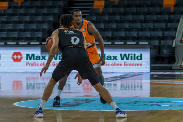 足以让她占 足以让她占