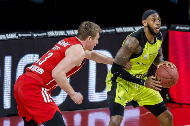 体育2023年12月03日《体育新闻》完整版